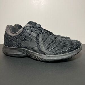 Womens NIKE Revolution 4 Triple Black Running Shoes / Size 10